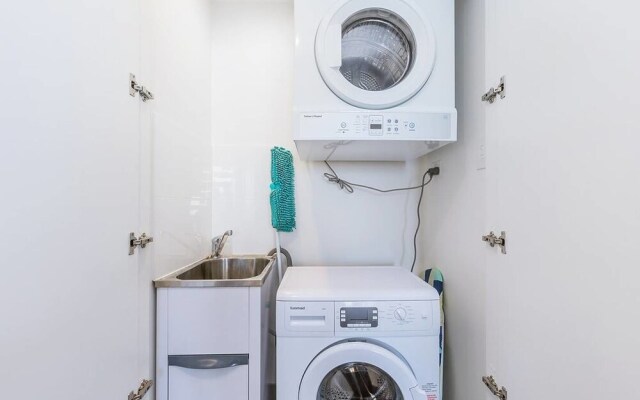 Luxury 2 Bed Apt In South Brisbane And Free Parking Qsb058
