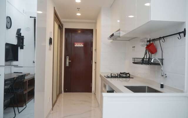 Lavish And Comfortable Studio At Sky House Bsd Apartment