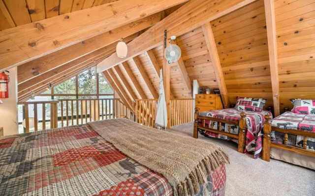 Moonlight Shores Lakefront