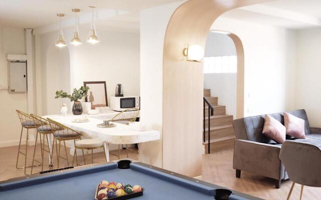 Theme Boutique Hotel