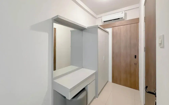 Combined Grey Toned 2Br Apartment At The City Square Surabaya
