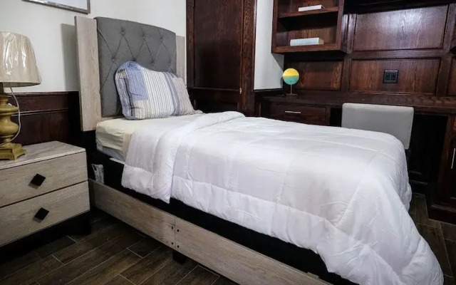 5Bdrm 3.5Bath 12Beds - HOME BIG AS TEXAS
