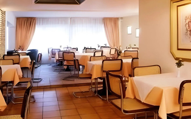 Alexios Inn Hotel