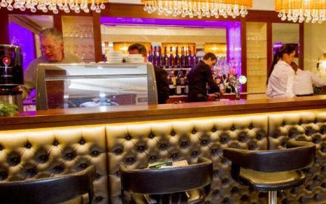Simbad Hotel Restaurant & Bar