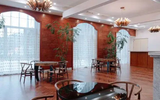 Yaxue Holiday Hotel