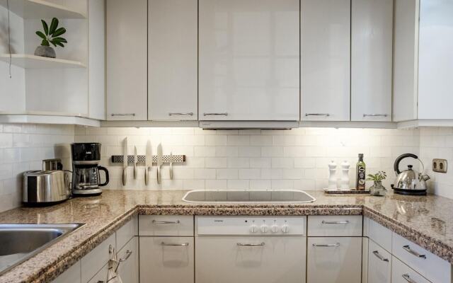 LCM - Modern 3 bedroom apt with stunning views