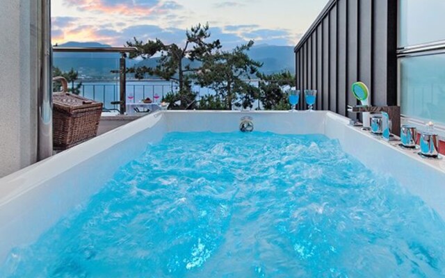 Ara Pool Villa Pension