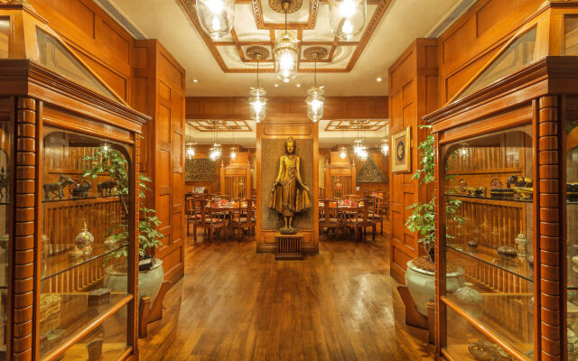 The Oberoi Grand Kolkata Hotel