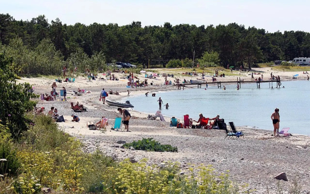 Stuga med havsutsikt och 50m till strand