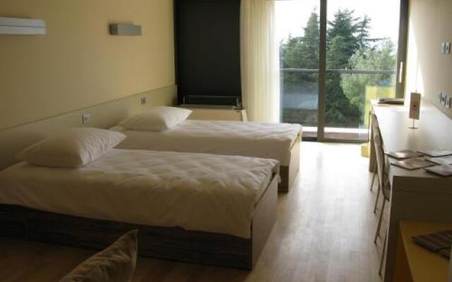 Hotel Bor - Debeli Rtič