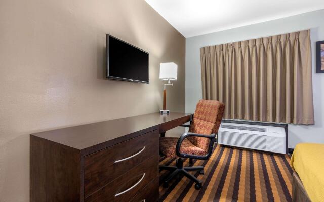 Econo Lodge Milwaukee Airport