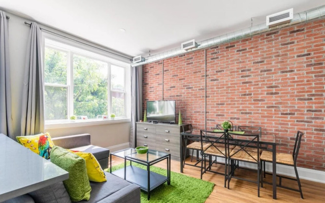 Stylish 2Br Apartment in the Heart of Hamilton 3
