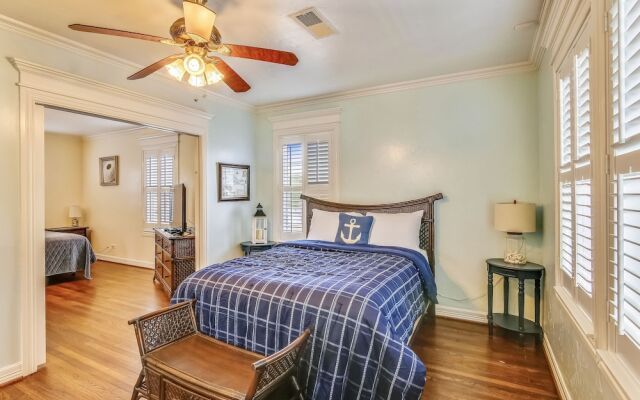 The Turquoise Turtle 4 Bedroom Home