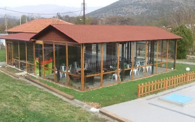 Iniohos Guesthouse