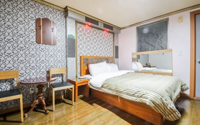 Jeonju Sanjeong-Dong Taegeuk