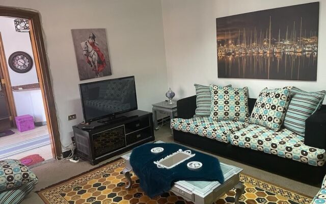 One Bedroom Apartment City Views Local to Airport