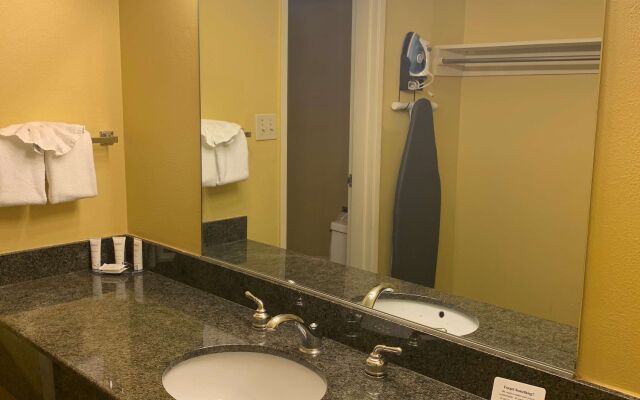 Ramada by Wyndham West Sacramento Hotel and Suites