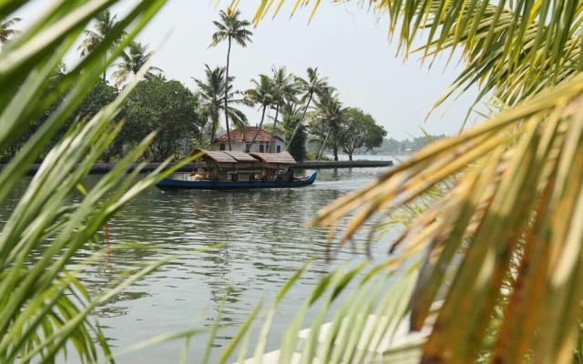 Regant Lake Palace Hotel