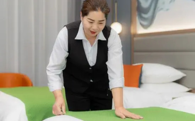 Grand Rezen Hotel Tekesi