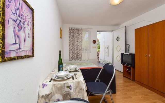 Apartments Mira Vir