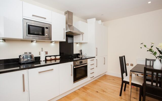 Modern 2 Bed Apartment Close to Canary Wharf