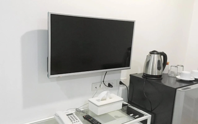 A Port Studio Airport Hotel