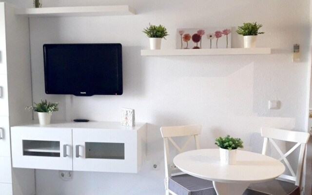 Studio in Benalmádena, With Wonderful sea View, Shared Pool, Balcony