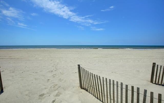 Inn Between 6 Bedroom Home by RedAwning