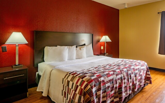 Red Roof Inn & Suites Indianapolis Airport