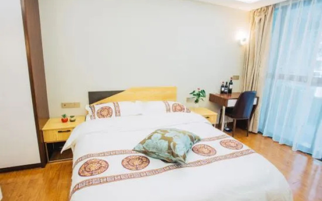 Yuehui International Apartment