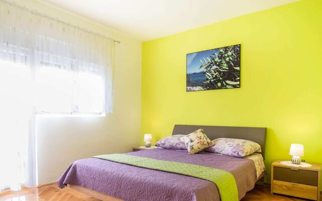 Delightful Apartment in Vir With Garden