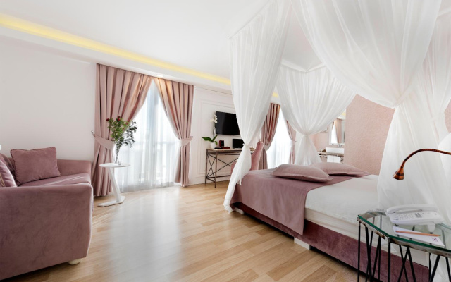 Nun Hotel Lara