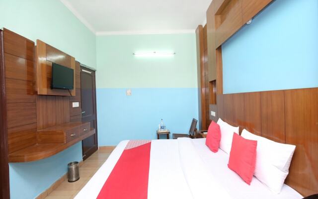 OYO 5906 Hotel Skyfox