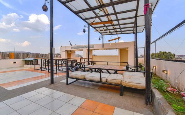 Fabhotel Royal Residency