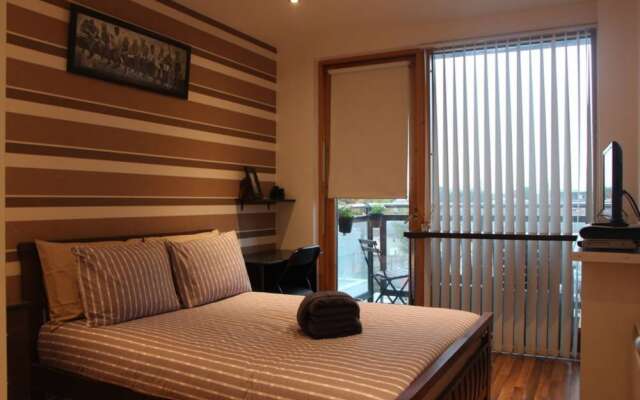 Stylish 2 Bedroom Smithfield Flat With Balcony