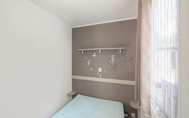 Swanky Mobile Home in Saint Jean de Monts Near Seabeach
