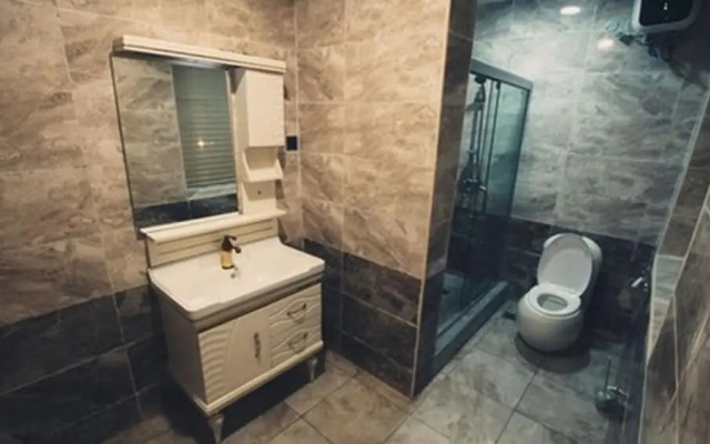 Candellux Imperial Hotel and Suites