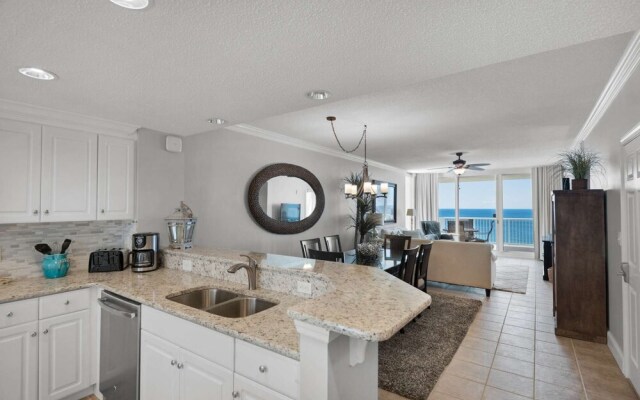 Majestic Beach Towers by iTrip