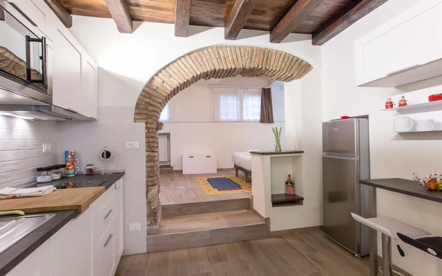 Rental In Rome Trastevere White Apartment