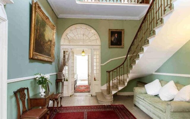 Hollybank House