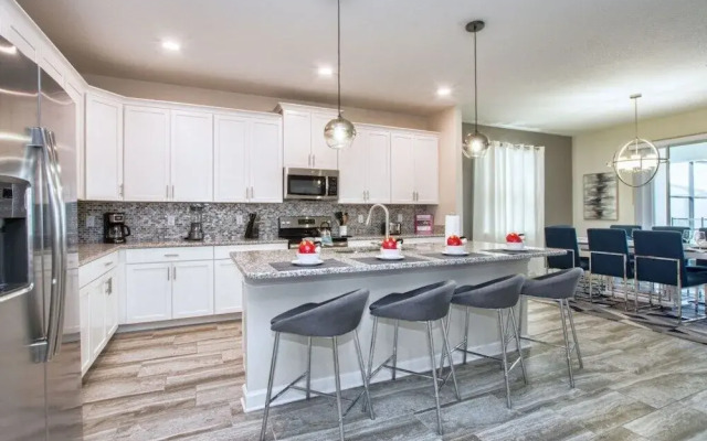4718sh - Storey Lake