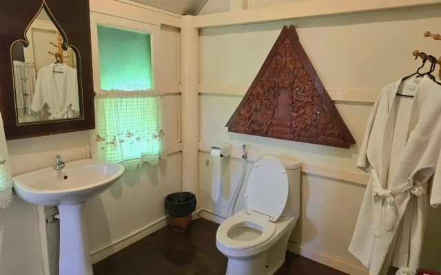 Ayutthaya Garden River Home