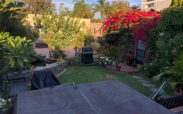 Spacious 1Bed, 1 Bath in Beverly Hills