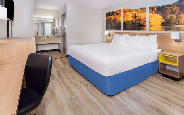 Days Inn by Wyndham Spartanburg Waccamaw