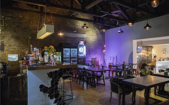 Zeako Youth Hostel
