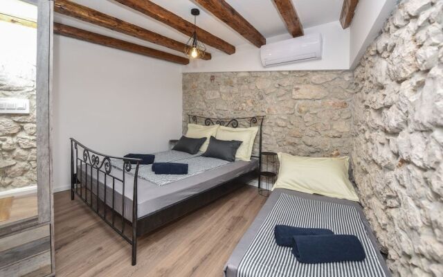 Holiday Home with Pool Oaza