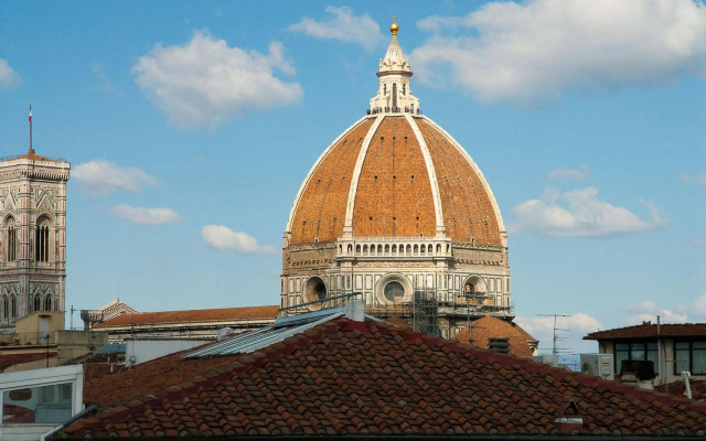 Black 5 Florence Suite