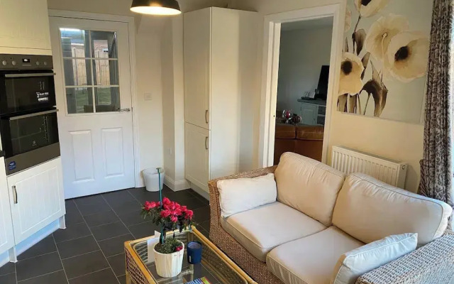 Comfortable 5 - Guest Abode - In Quiet Village