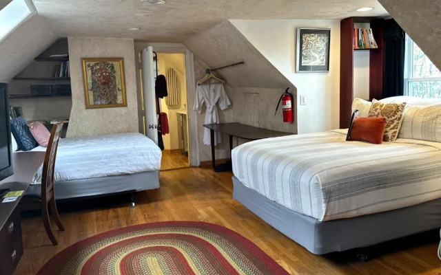 Ray's Bucktown B&B