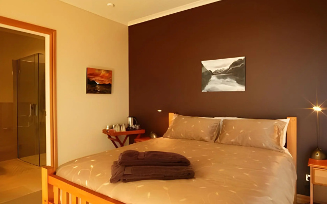 Parautane Lodge – Guest Rooms – Nelson